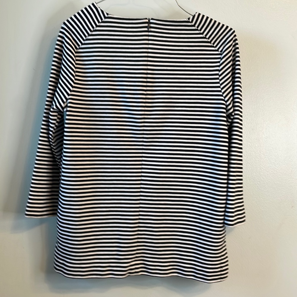 Black and white long sleeve tee